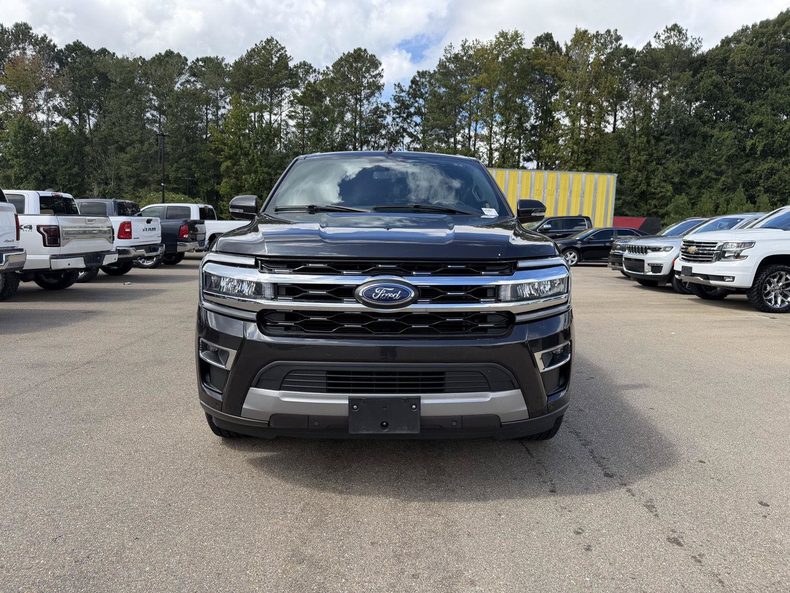 Used 2024 Ford Expedition Limited RWD image 2