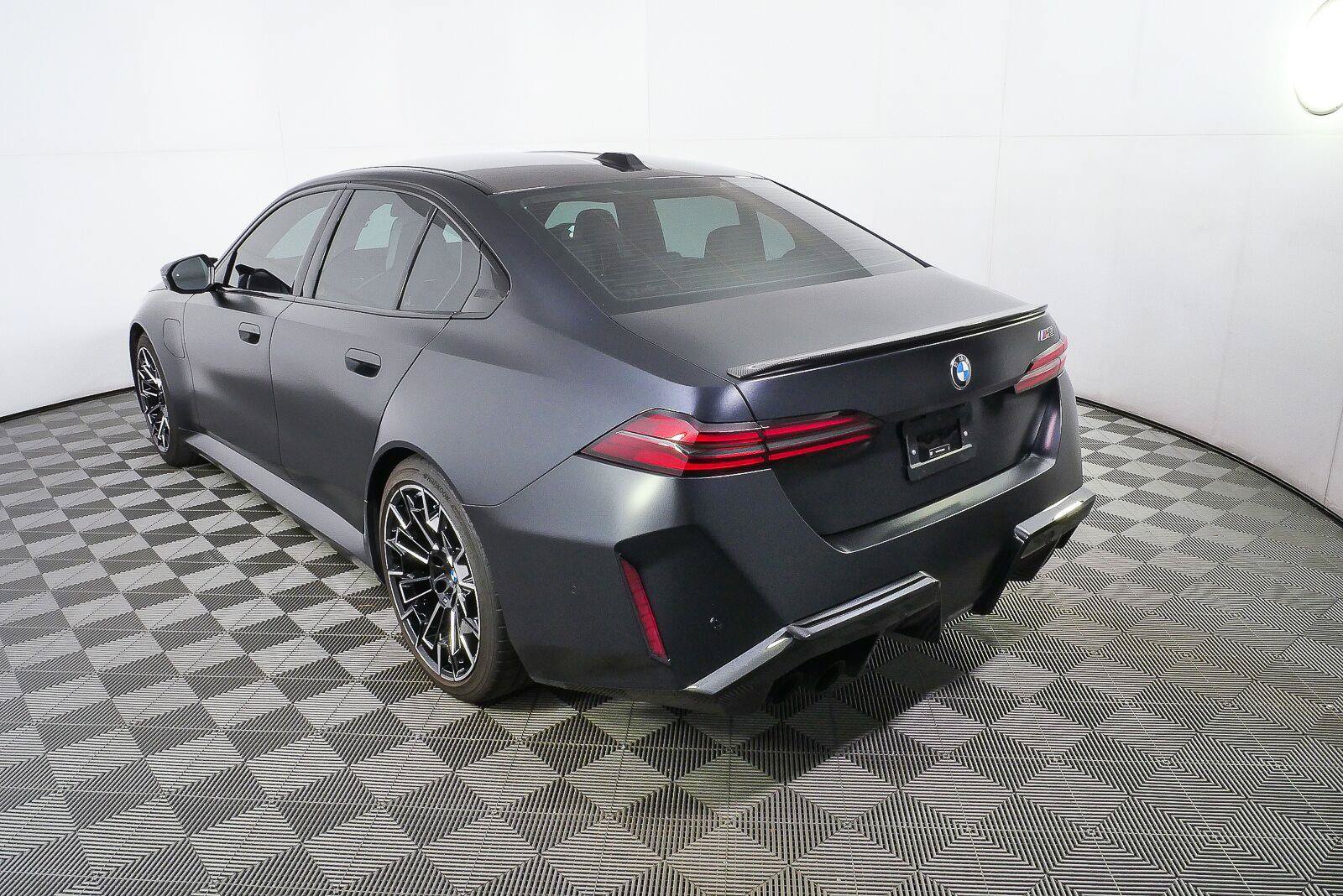 Used 2026 BMW M5 w/ Carbon Package AWD/4WD image 3