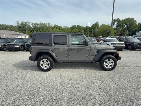 Used 2022 Jeep Wrangler Unlimited Sport AWD/4WD image 9
