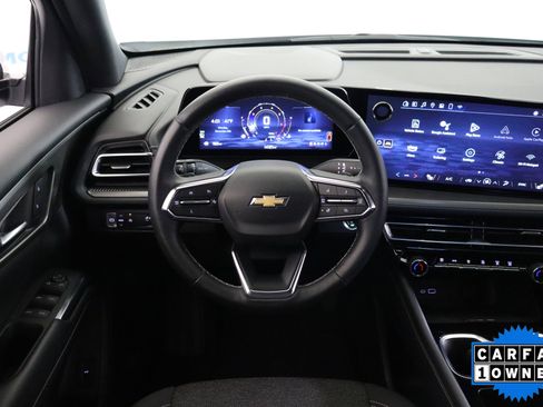 Used 2025 Chevrolet Traverse LT image 17