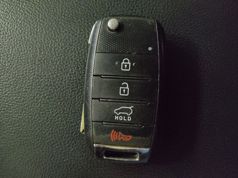 Used 2018 Kia Sorento AWD image 32