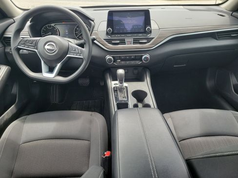 Used 2025 Nissan Altima 2.5 SV FWD image 16