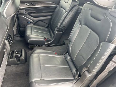 Used 2021 Jeep Grand Cherokee L Overland w/ Luxury Tech Group IV AWD/4WD image 32