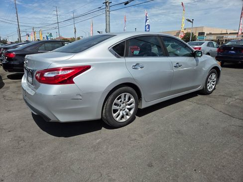 Used 2016 Nissan Altima 2.5 S w/ Power Driver Seat Package FWD image 3