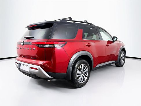 Used 2023 Nissan Pathfinder SL w/ Black Appearance Package image 7