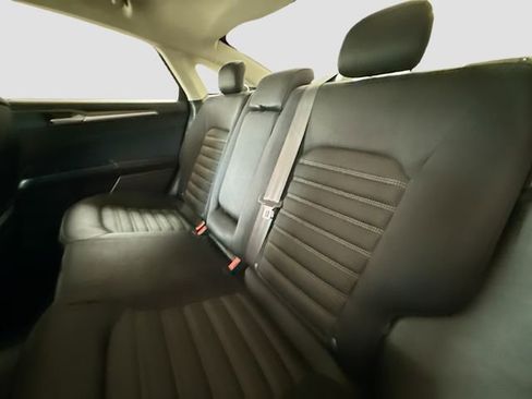 Used 2014 Ford Fusion SE FWD image 22