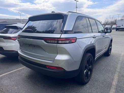 Certified 2023 Jeep Grand Cherokee Altitude image 8