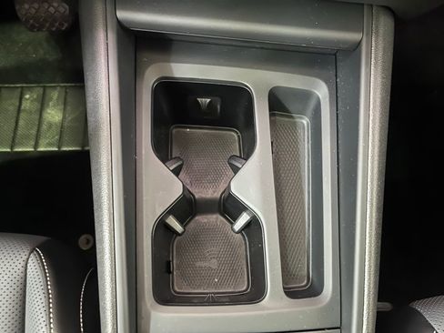 Certified 2025 Volkswagen Tiguan SE image 17