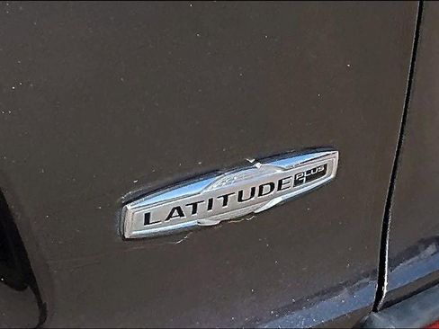 Used 2020 Jeep Cherokee Latitude Plus image 10