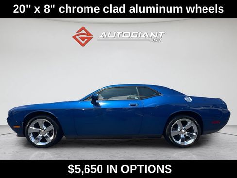 Used 2009 Dodge Challenger R/T RWD image 3