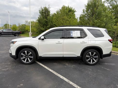 Used 2023 Honda Pilot Touring image 3
