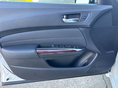 Used 2017 Acura TLX image 26