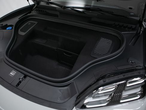 New 2026 Porsche Macan Electric RWD image 38