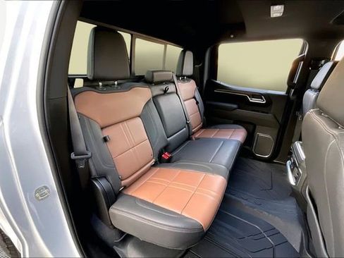 Used 2025 Chevrolet Silverado 1500 High Country image 17