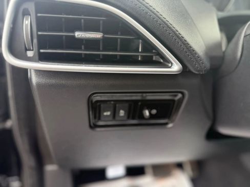 Used 2019 Jaguar F-PACE Prestige image 24