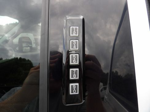 Used 2024 Ford F550 4x4 Crew Cab Super Duty w/ XLT Value Package image 13