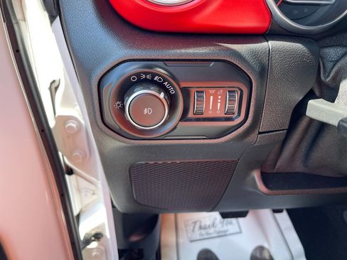 Used 2018 Jeep Wrangler Unlimited Rubicon w/ Steel Bumper Group image 16