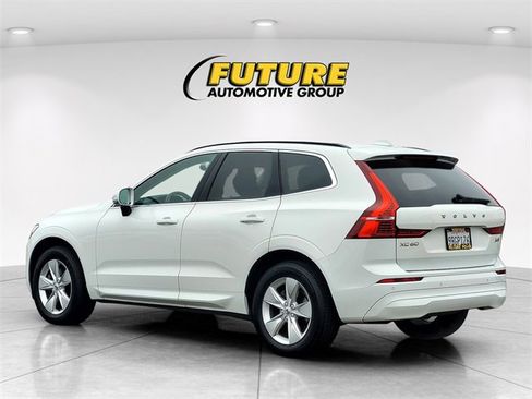 Used 2022 Volvo XC60 B5 Momentum image 6