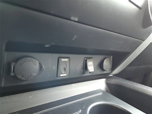 Used 2017 Toyota Tundra Limited image 31