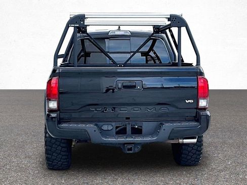 Used 2018 Toyota Tacoma TRD Off-Road w/ Technology Package AWD/4WD image 6