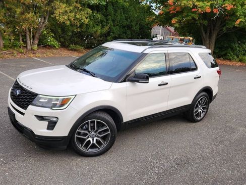 Used 2018 Ford Explorer Sport w/ Equipment Group 401A AWD/4WD image 2