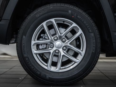 New 2025 Jeep Grand Cherokee Laredo X w/ Luxury Tech Group I image 17