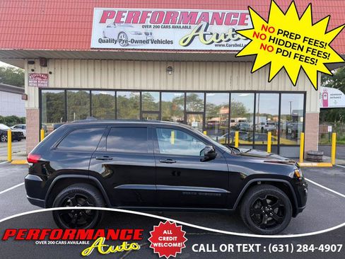 Used 2020 Jeep Grand Cherokee Laredo image 2