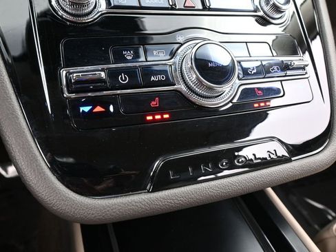 Used 2022 Lincoln Corsair Reserve image 28