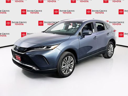 Used 2024 Toyota Venza XLE image 1