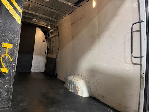 Used 2022 Mercedes-Benz Sprinter 2500 image 27
