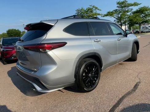 Used 2023 Toyota Highlander XSE AWD/4WD image 2