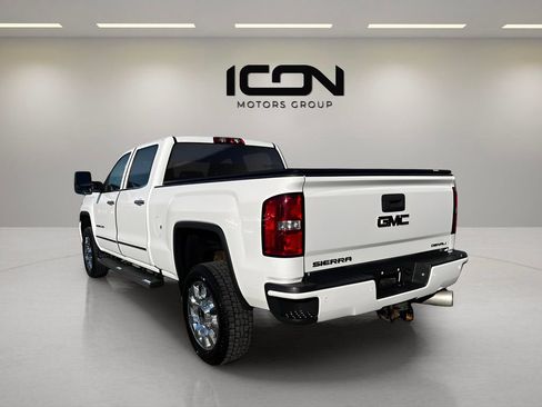 Used 2019 GMC Sierra 2500 Denali w/ Duramax Plus Package image 3