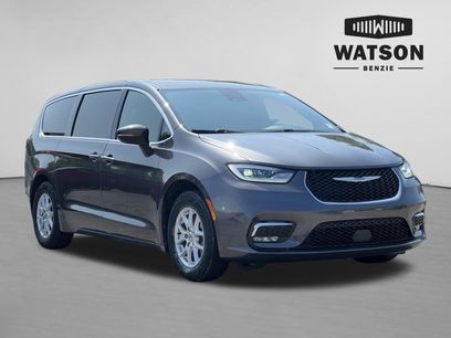 Used 2023 Chrysler Pacifica Touring