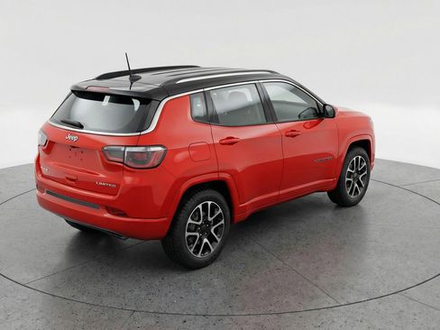 Used 2025 Jeep Compass Trailhawk image 9