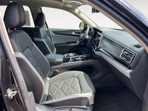Certified 2024 Volkswagen Atlas Peak Edition SE AWD/4WD image 16