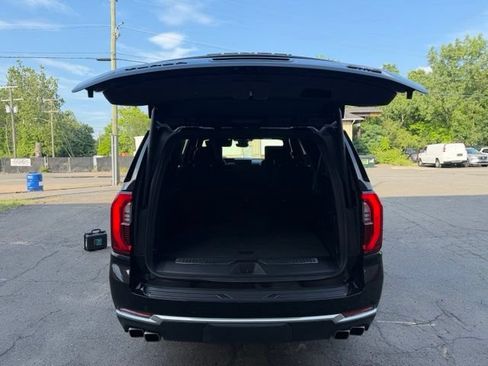 Used 2025 GMC Yukon XL Denali w/ Advanced Technology Package AWD/4WD image 23