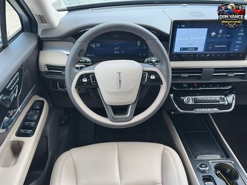 Used 2024 Lincoln Corsair FWD image 13
