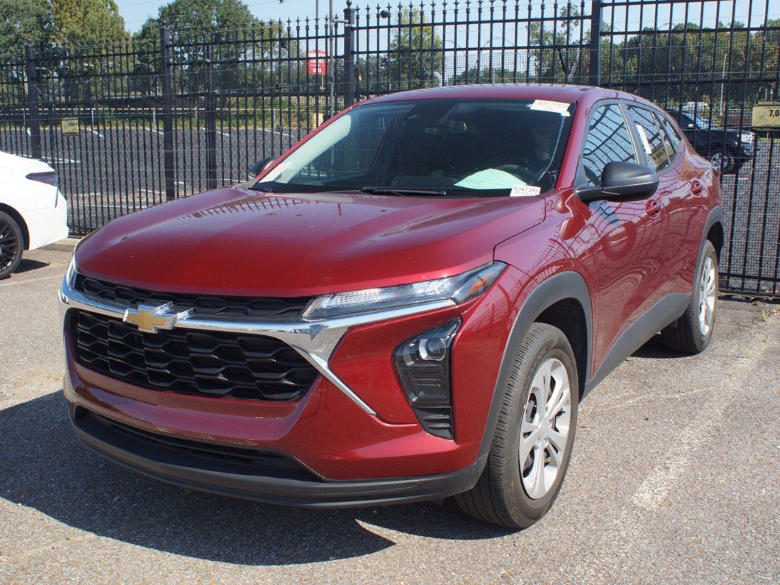 Used 2025 Chevrolet Trax LS FWD image 1
