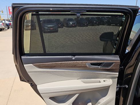 Used 2025 Volkswagen Atlas SEL image 12