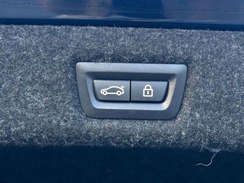 Used 2018 BMW 530i 530i Sedan 4D w/ Premium Package image 11