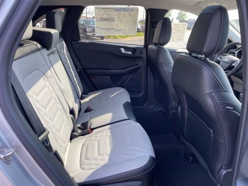 Certified 2024 Ford Escape SE w/ PHEV Premium Package image 17