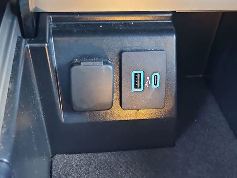 Used 2024 Ford Explorer Limited image 33