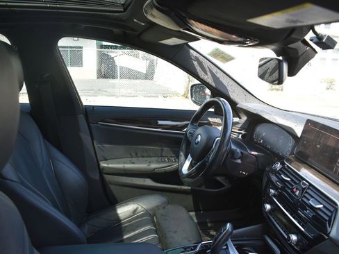 Used 2023 BMW 530e w/ Convenience Package image 21