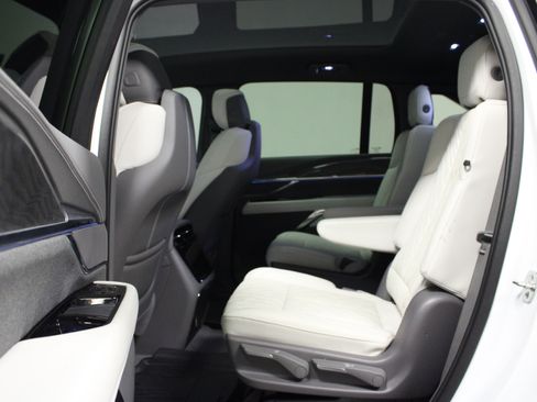 Used 2025 Cadillac Escalade IQ Luxury 1 AWD/4WD image 13