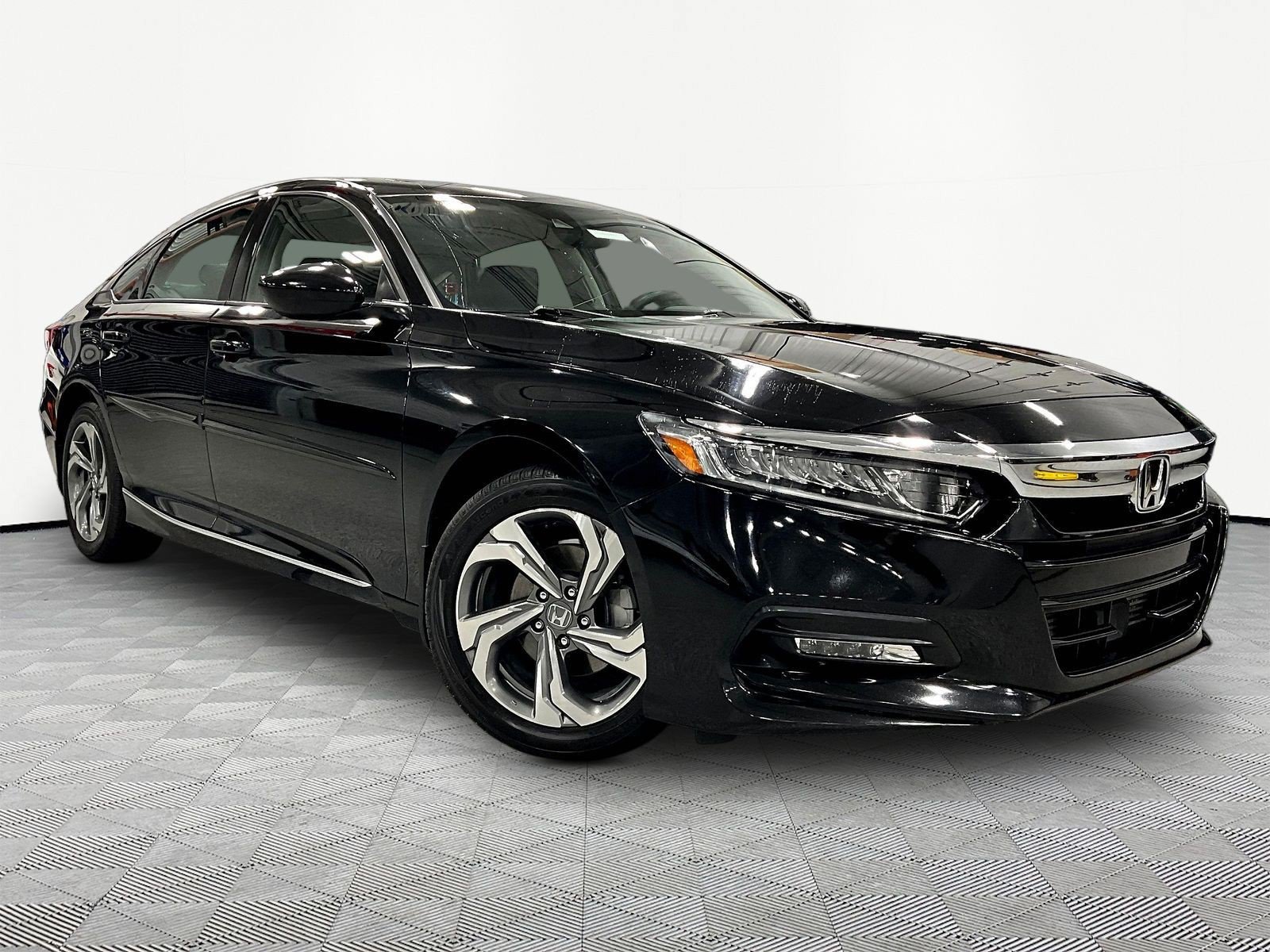 Used 2018 Honda Accord EX image 3