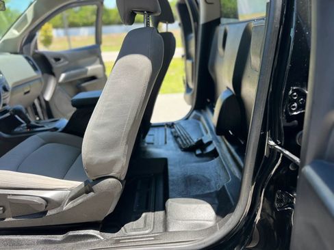 Used 2018 Chevrolet Colorado W/T RWD image 13