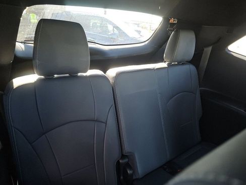 Used 2023 Buick Enclave Essence image 14