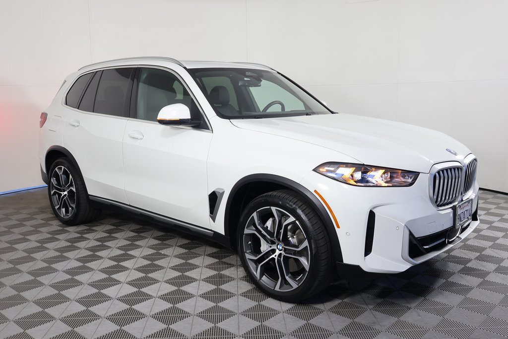 Used 2026 BMW X5 xDrive50e w/ Premium Package AWD/4WD image 3
