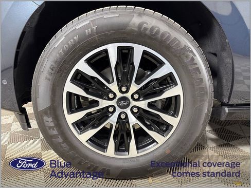Certified 2025 Ford Expedition Platinum image 13