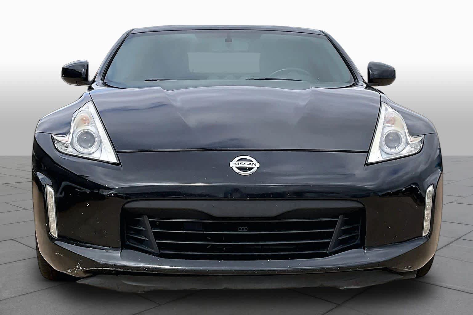 Used 2017 Nissan 370Z Coupe RWD image 4